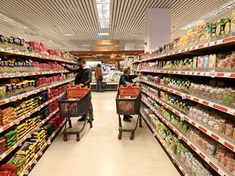 Σημαντική υποχώρηση του πληθωρισμού τον Μάιο στο 2,4% με αύξηση 3,1% στα τρόφιμα