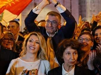 Μίτσκοσκι: "Η νέα κυβέρνηση του VMRO θα σεβαστεί τη Συμφωνία των Πρεσπών, όμως εγώ θα αποκαλώ τη χώρα μου Μακεδονία"