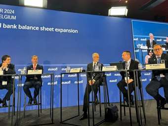 Γ. Στουρνάρας Τα επιτόκια αναμένεται να υποχωρήσουν προς χαμηλότερα επίπεδα