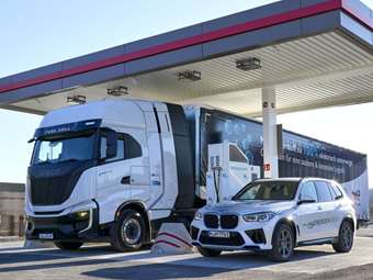 BMW: Τι αλλάζει στις μετακινήσεις της για να γίνει πιο "πράσινη" (video)