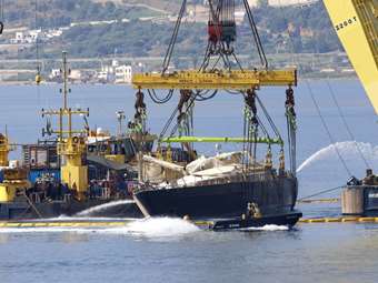 Ιταλία: Ανασύρθηκε στην επιφάνεια το ναυαγισμένο γιοτ Bayesian του μεγιστάνα της τεχνολογίας Λιντς