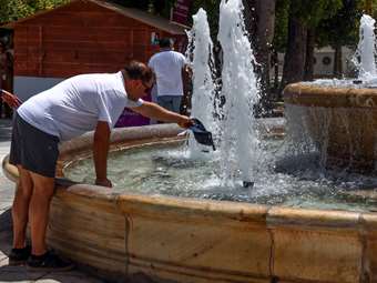 Καύσωνας "σαρώνει" τη χώρα -  Πού θα "χτυπήσουν" 44άρια - Σε ισχύ μέτρα προστασίας για τους εργαζόμενους