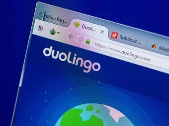 Ρωσία: Η Duolingo διαγράφει τις αναφορές για την ΛΟΑΤΚΙ κοινότητα μετά από προειδοποίηση της Μόσχας