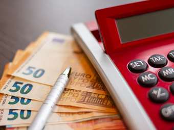 Συνεχίζονται οι προκαταβολές του 50% της κρατικής αρωγής για τους πλημμυροπαθείς Θεσσαλίας