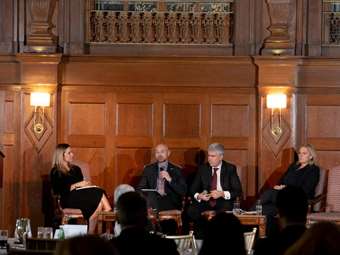 Β. Μπουζάλη (Mytilineos): Πράσινη μετάβαση αλλά χωρίς να βλάψουμε τις χώρες και τη βιομηχανία μας