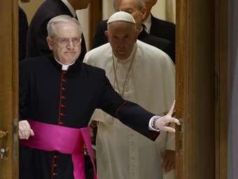 Πάπας Φραγκίσκος: Παραμένει πολύπλοκη η κατάσταση της υγείας του