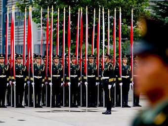 Κίνα: Το Πεκίνο δηλώνει ότι επιθυμεί να "διευρύνει τη συνεργασία" με τον ρωσικό στρατό