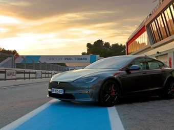 Tesla: Πρόβλημα με το σύστημα επιτάχυνσης σε 1,1 εκατ. οχήματα στην Κίνα