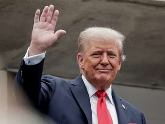 Τραμπ: Νέες απειλές για μαζικές απολύσεις - "Όλο και πιο οδυνηρές οι συνέπειες του shutdown", λένε οι ρεπουμπλικάνοι