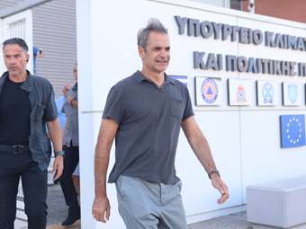 Υπό πίεση η κυβέρνηση αναζητεί διέξοδο από τα…πύρινα μέτωπα