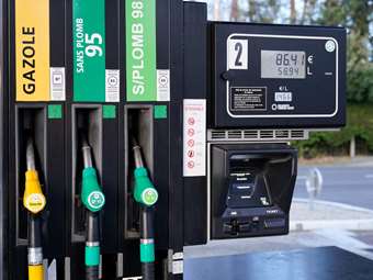 Οι Ούγγροι πηγαίνουν στη Σλοβακία για να αγοράσουν φθηνότερα καύσιμα