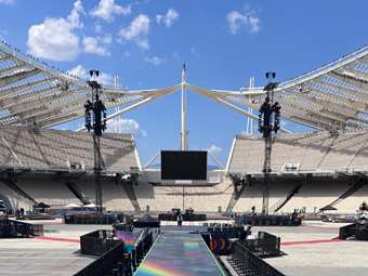 Οι Coldplay "έβαλαν φωτιά" στο ΟΑΚΑ - Συναυλία με ηλιακά πάνελ και ένα δέντρο για κάθε θαυμαστή