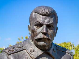 Ρωσία: Άγνωστος έκοψε το κεφάλι προτομής του Στάλιν