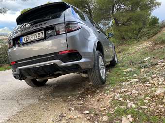 Η Jaguar Land Rover παύει τις αποστολές οχημάτων στις ΗΠΑ λόγω των δασμών του Τραμπ