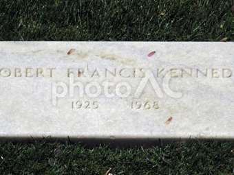 Διένεξη στην οικογένεια Κένεντι μετά τη δημοσιοποίηση φωτογραφιών από τη νεκροψία του Μπόμπι Κένεντι