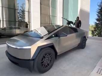 Tesla Cybertruck με πολυβόλο για τον πόλεμο στην Ουκρανία