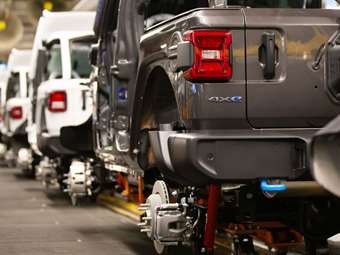 Γιατί ο μεγαλύτερος όμιλος αυτοκινήτων θα ρίξει την παραγωγή θερμικών αυτοκινήτων