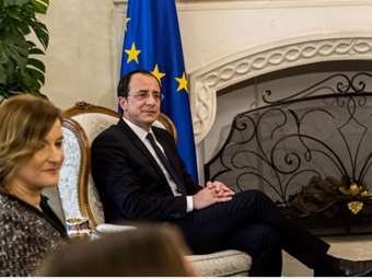 Σκιές στη Λευκωσία: Παραιτείται η σύζυγος του Ν. Χριστουλίδη από τον Ανεξάρτητο Φορέα Κοινωνικής Στήριξης