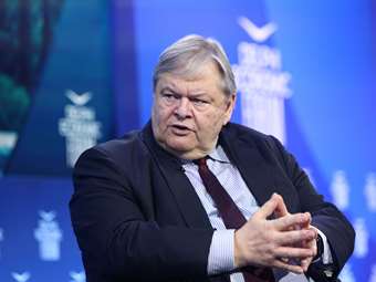 Ευ. Βενιζέλος: "Ευτελισμός των θεσμών λόγω κρίσης νομιμοποίησης - Σχόλιο για το κοινοβουλευτικό κατάντημα" - Τι απαντά το Μαξίμου