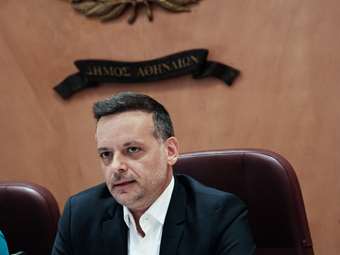 Στα δικαστήρια προσφεύγει ο Χ. Δούκας για την ανάθεση της καθαριότητας του Άγνωστου Στρατιώτη σε ιδιώτη - Τι απαντούν κυβερνητικές πηγές και Ν. Δένδιας