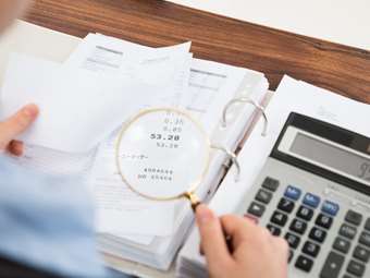 Ηλεκτρονικές αποδείξεις: Ποιοι κινδυνεύουν με φορο-πέναλτι 22% - Προθεσμία 79 ημερών για την κάλυψη του ορίου