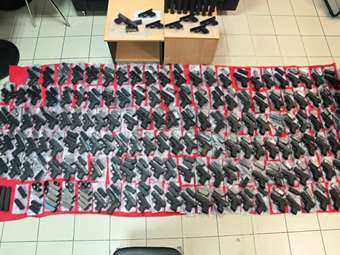 Διώκονται για κακούργημα οι 17 Τούρκοι συλληφθέντες που έφεραν 147 πιστόλια στη χώρα