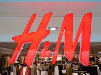 Ισχυρό πλήγμα στα κέρδη της H&amp;M στο τρίμηνο υπό τα αυξημένα κόστη