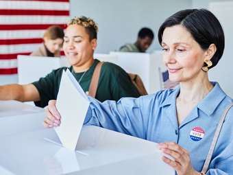 ΗΠΑ: Η Ρωσία εστιάζει στους αμερικανούς αστέρες των social media για να επηρεάσει κρυφά τους ψηφοφόρους