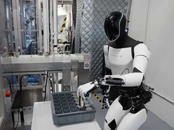 Aνθρωποειδή ρομπότ θα δουλεύουν στα εργοστάσια της Tesla (video)