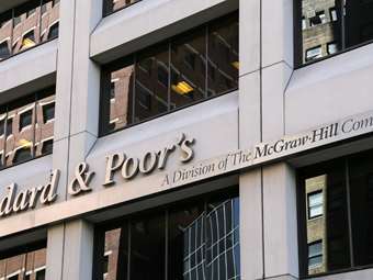 Η S&amp;P έδωσε επενδυτική βαθμίδα σε Εθνική Τράπεζα και Eurobank - Αναβάθμισε την Τράπεζα Πειραιώς, διατήρησε σταθερή την Alpha Bank