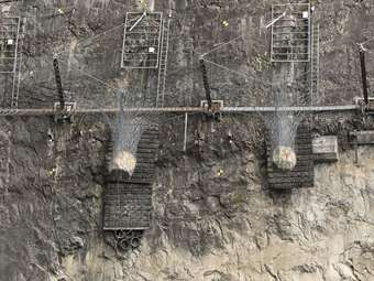 Κατολίσθηση σε αυτοκινητόδρομο-δείτε εντυπωσιακά video από τις δοκιμές