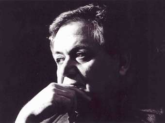 Νέο βέτο του γιου του Μάνου Χατζιδάκι: Ζητά να αποσυρθεί προτομή του πατέρα του