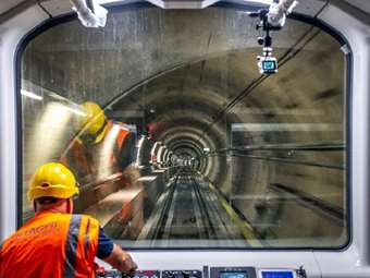 Μετρό και Flyover στο επίκεντρο