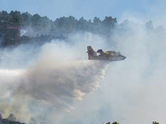 Μεγάλη φωτιά στα μειονοτικά χωριά στα ελληνοαλβανικά σύνορα - Η Ελλάδα συνδράμει με αεροσκάφη
