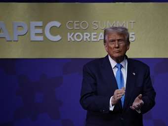 Ο Τραμπ ανεβάζει τις προσδοκίες για εμπορικές συμφωνίες με Κίνα και Νότια Κορέα