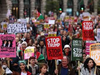 Χιλιάδες διαδηλωτές στο Λονδίνο κατά της επίσκεψης του Ντόναλντ Τραμπ