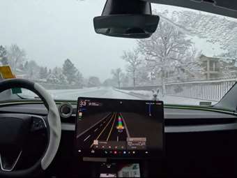 Δείτε τι κάνει το FSD της Tesla όταν έχει χιόνι στον δρόμο