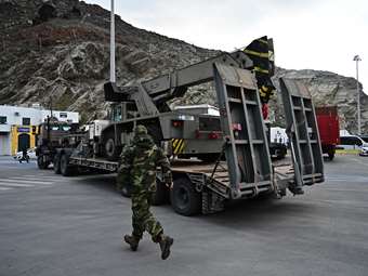 Σεισμοί στη Σαντορίνη: Στο νησί οχήματα του Στρατού, της Πυροσβεστικής, της Αστυνομίας και του ΔΕΔΔΗΕ