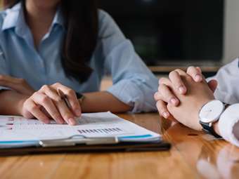 Παρατείνεται έως τις 30/6 το μέτρο της αναστολής συμβάσεων εργασίας εργαζομένων στον κλάδο της γουνοποιίας