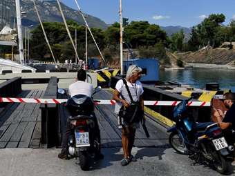 Έσπασε η γέφυρα της Ποσειδωνίας που συνδέει το Λουτράκι με την Κόρινθο