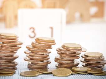 Οι πλούσιοι έγιναν λίγο φτωχότεροι το 2022, αλλά η τάση αυτή δεν θα έχει διάρκεια, σύμφωνα με μια εταιρεία συμβούλων