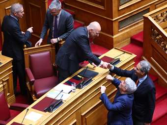 Βουλή: Eγκρίθηκε κατά πλειοψηφία το νομοσχέδιο για τη νέα δομή των Ενόπλων Δυνάμεων