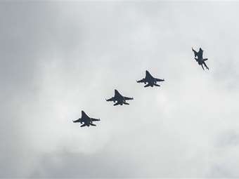 Η Πολωνία απογειώνει εσπευσμένα μαχητικά εν μέσω αεροπορικών επιδρομών της Ρωσίας στην Ουκρανία