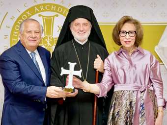 Βραβεία αριστείας σε εξέχοντες ομογενείς από τον Αρχιεπίσκοπο Αμερικής Ελπιδοφόρο