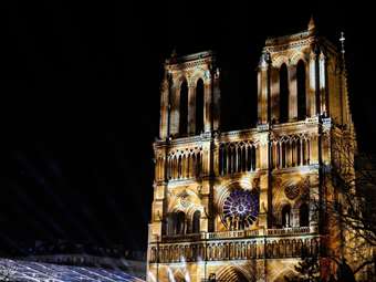 Γαλλία: Ανοίγει απόψε η Παναγία των Παρισίων, με τη χώρα βυθισμένη σε πολιτική δίνη