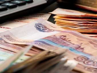 Κέρδη για το ρούβλι έναντι του δολαρίου: Κινείται σε υψηλά άνω του ενός μήνα