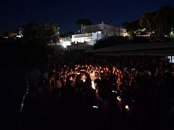 Συγκίνηση στις εκδηλώσεις μνήμης για την 7η επέτειο από τη φονική πυρκαγιά στο Μάτι