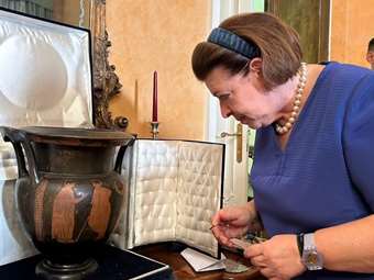 Επαναπατρίζεται αττικός κρατήρας του 5ου αι. π.Χ. -  Ήταν δώρο του Αλ. Παπάγου στον Ιταλό πρωθυπουργός De Gasperi