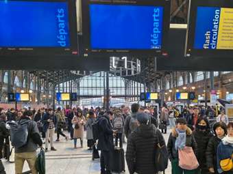 Παρίσι: Σταδιακή αποκατάσταση της κυκλοφορίας των τρένων μετά την ανακάλυψη βόμβας του Β' Παγκοσμίου Πολέμου "ανάμεσα στις γραμμές"