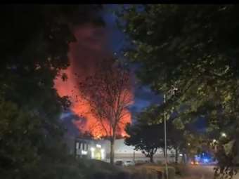 Βρετανία: Ισχυρή έκρηξη σε αποθήκη βιομηχανικής περιοχής